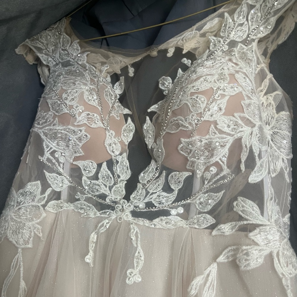 Wedding Dress - Picture 1 of 3